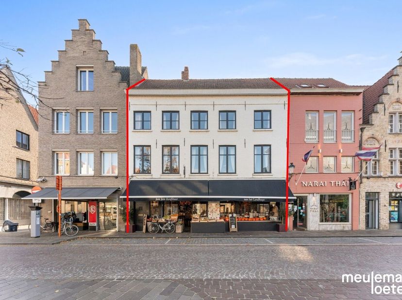 Dit uiterst commercieel gelegen handelspand met een gevelbreedte van 11,5 meter en een vloeroppervlakte van ca. 120 m² bevindt zich vlakbij het Zand t