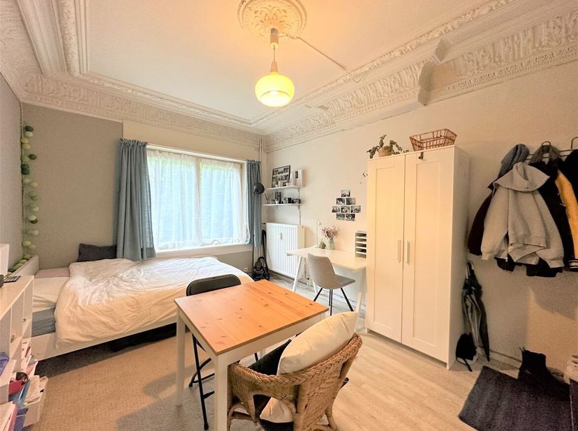UNIQUEMENT POUR LES ÉTUDIANTS<br />
Cette chambre d'étudiant est située au centre d'Anvers. Il s'agit d'un bâtiment très calme et agréable. La chambre