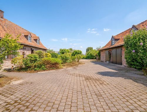                                         Woning te koop in Montroeul-au-Bois, € 399.000
