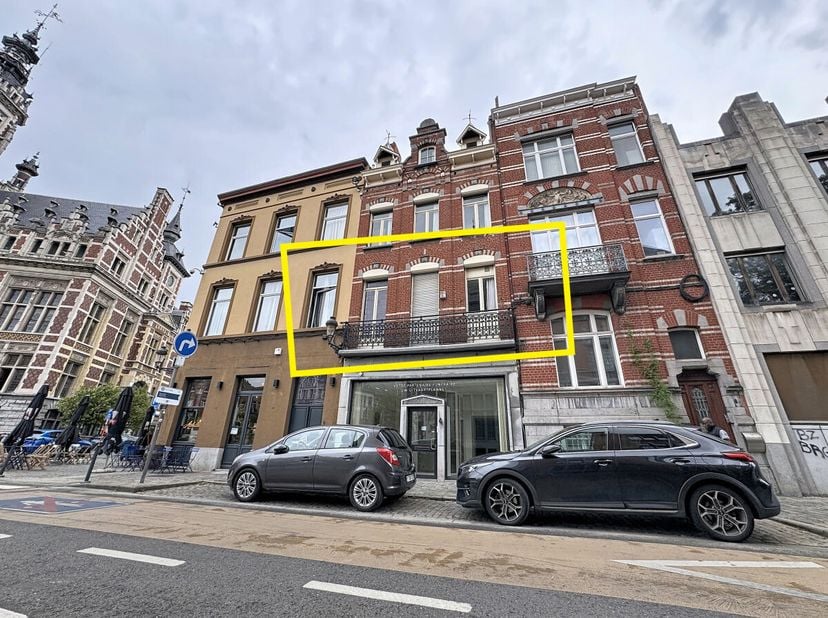 Colignonplein, op een steenworp van het emblematische gemeentehuis van Schaarbeek, in de onmiddellijke nabijheid van alle voorzieningen en gelegen op