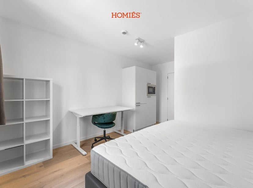 Deze hoogwaardige studentenkamer, gerealiseerd door BREBA, bevindt zich in een kleinschalig en rustig studentengebouw en is de ideale uitvalsbasis voo