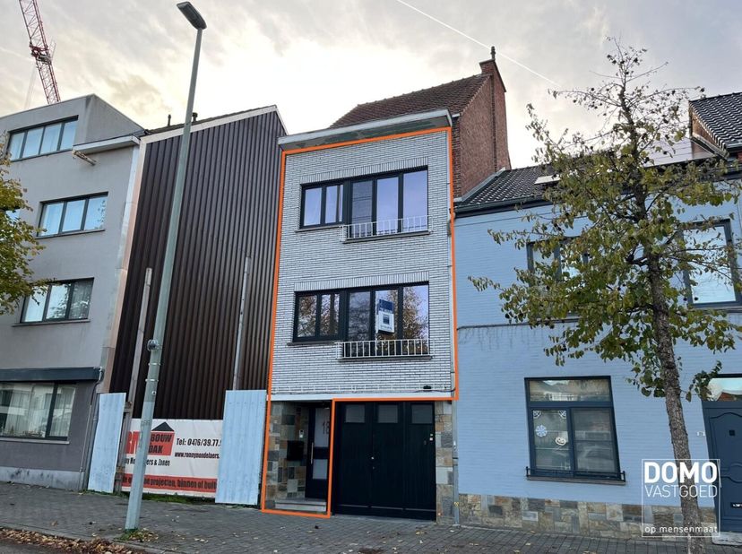 Heeft u interesse? Neem dan een kijkje op onze website www.domovastgoed.be of neem contact op via verhuur@domovastgoed.be.<br />
Op zoek naar een inst