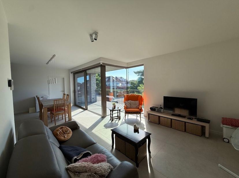 Stijlvol gemeubeld 1-slaapkamerappartement in nieuwbouwproject Amoer - Vlak bij het centrum van Hasselt<br />
Dit lichtrijke appartement combineert co