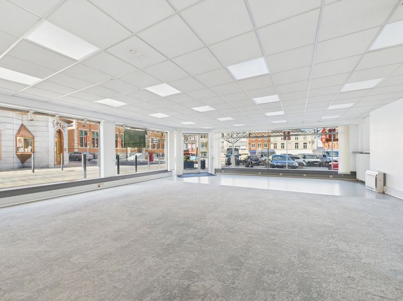 Bedrijfsvastgoed te huur in Grand-Place 37,
                    7700 Moeskroen
