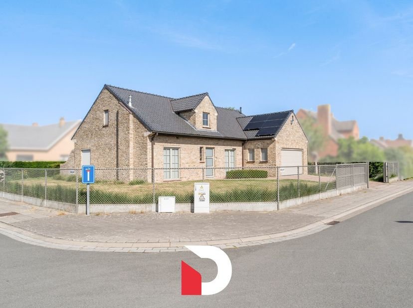 Deze verzorgde alleenstaande villa is gelegen in een groene en rustige omgeving en dit op een sterk gegeerde en residentiële locatie te Sint-Kruis (Br
