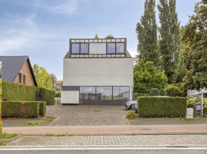 Bien professionnel à louer à Brusselbaan 280,
                    1790 Hekelgem