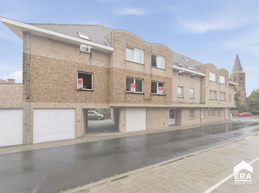 [[ DIT PAND NEEMT DEEL AAN DE ERA OPEN HUIZEN DAG OP 19/9 VAN 16:00 TOT 17:00 ]] Ontdek dit ruime en lichtrijke appartement in de rustige en aantrekke