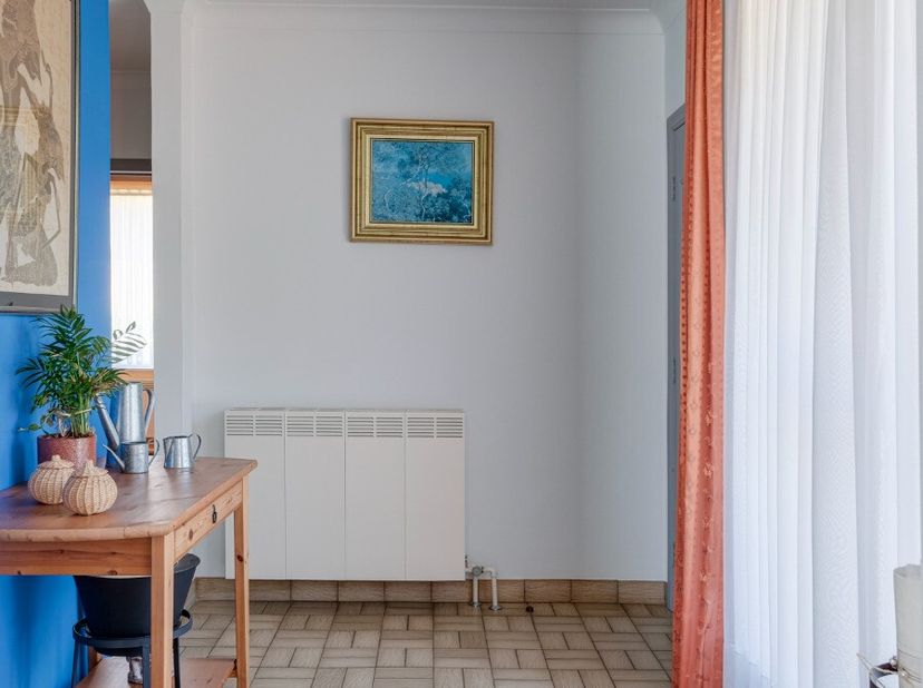 Gelijkvloerse woning met een praktische indeling en zonnige tuin. De woning is vlak bij het bruisende centrum van Herk-de-Stad gelegen. Dankzij de cen