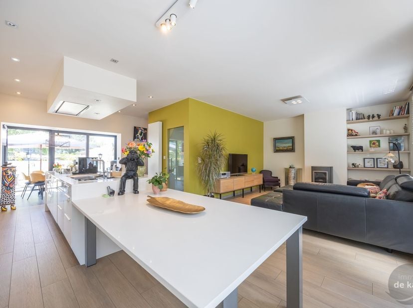 Charmante gezinswoning met 3 slaapkamers, garage en prachtige tuin van 880 m² te koop in Lombardsijde<br />
<br />
Bent u op zoek naar een instapklare