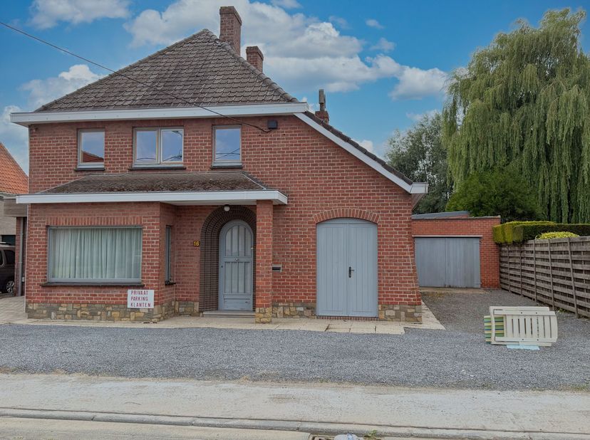 STARTPRIJS, Elk bod hoger dan deze startprijs, wordt voorgelegd aan de eigenaars, die al dan niet kunnen ingaan op dit aanbod<br />
<br />
Op een uite