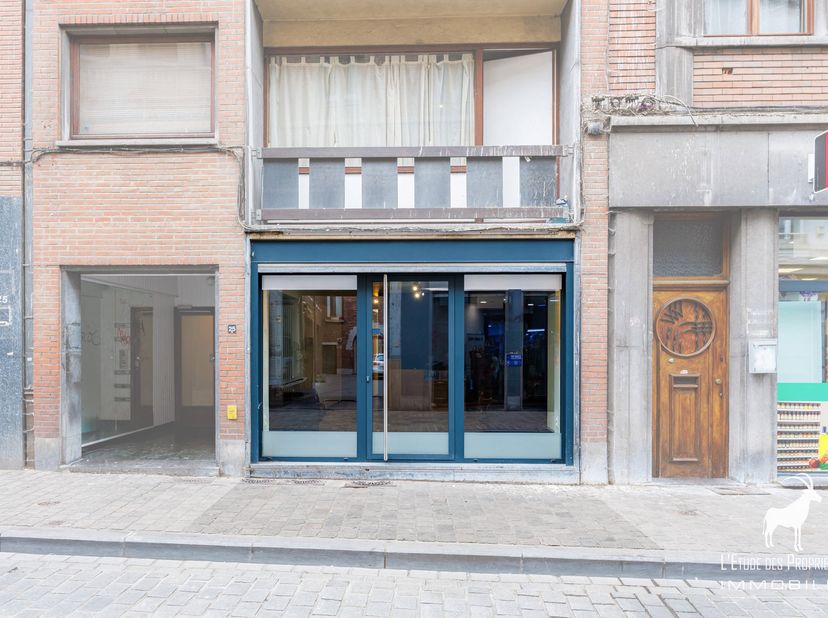 Référence Agence : V7130-046<br />
Visite virtuelle : https://envisite.net/vtour/fr/i6j5e5/frame<br />
Découvrez ce commerce d'environ 77 m², idéaleme