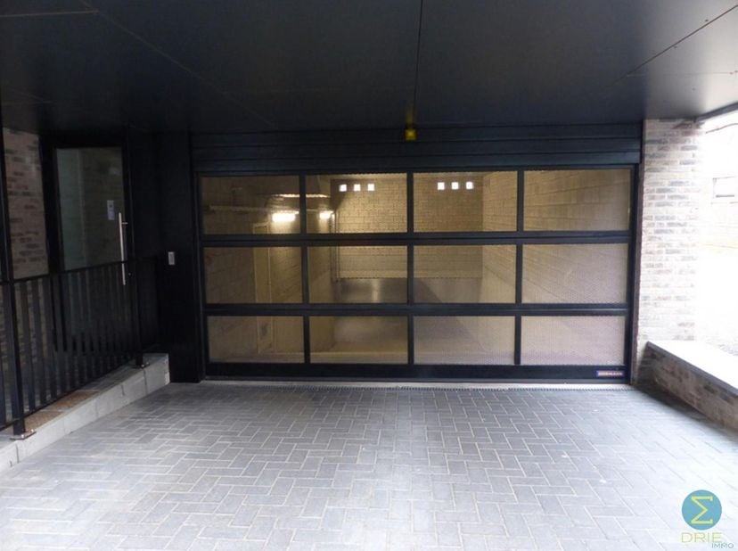 Diverse ondergrondse autostaanplaatsen gelegen in Residentie De Hufkens - centrum van Arendonk.<br />
De staanplaatsen zijn bereikbaar via de toegang