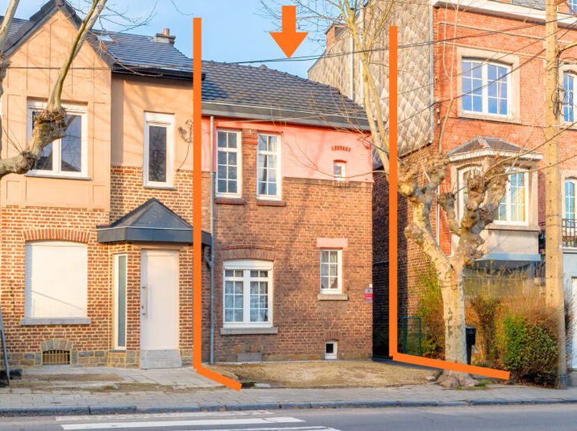 Située à Jupille, charmante maison semi-mitoyenne à rafraîchir (+/- 79m² d'après PEB) avec passage latéral, 2 chambres, avec avec agréable terrasse et