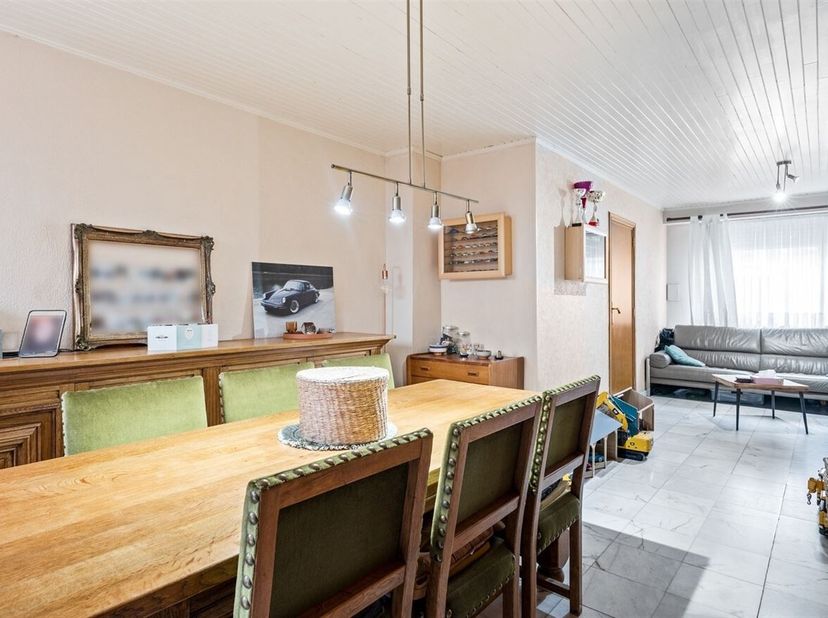 Charmante Te Renoveren Woning op Centrale Ligging in Niel<br />
Deze te renoveren woning is gunstig gelegen vlak bij het centrum van Niel, winkels, sc