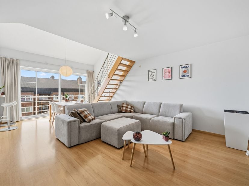Ontdek dit energiezuinig duplexappartement op een toplocatie in Kessel-Lo, gelegen in een rustige doodlopende straat met een uitstekende bereikbaarhei