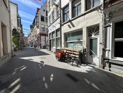                                         Commerce à louer à Antwerpen, € 1.750
