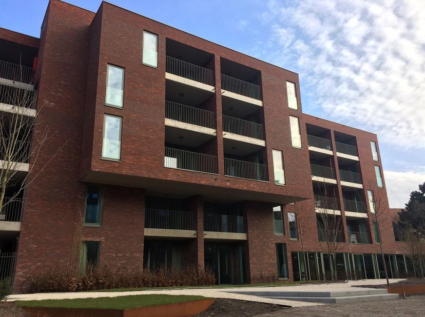 Op zoek naar een comfortabel leven in uw gouden jaren? Ontdek Residentie Vivasse! Nabij het bruisende centrum van Asse bieden onze assistentiewoningen