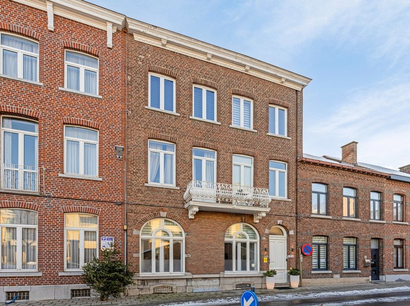 Dit prachtige herenhuis, momenteel in gebruik als B&amp;amp;B, in het centrum van Sint-Truiden is te koop.<br />
<br />
Momenteel wordt het pand gebruikt
