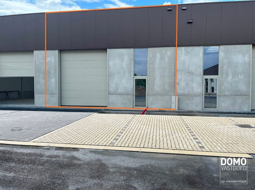 Deze recent opgeleverde KMO-unit van ca. 200 m² is gelegen op het Bedrijvenpark Stadsbeemd te Halen en biedt een uitstekende opportuniteit voor ondern