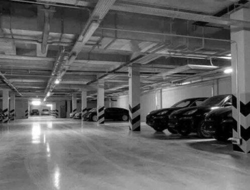                                         Garage en sous-sol à louer à Hasselt, € 175
