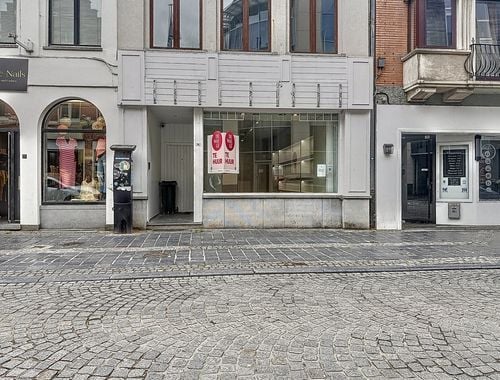                                         Bien commercial à louer à Oudenaarde, € 650
