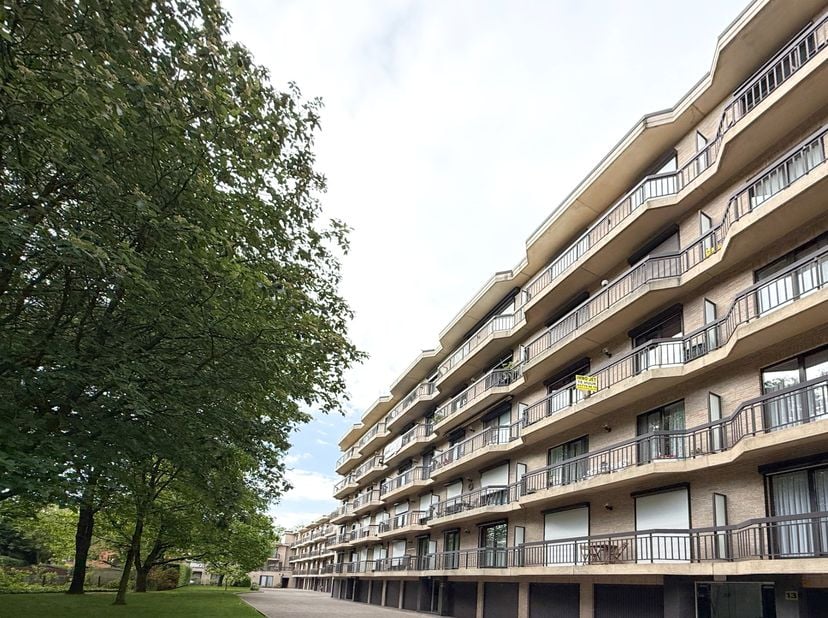 Dit aangenaam appartement is ideaal gelegen in het centrum van Beveren, op wandelafstand van het prachtige park Cortewalle. Dankzij de centrale liggin