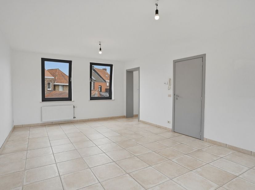 Bent u op zoek naar een instapklare woning op een toplocatie? Deze verzorgde rijwoning met inpandige garage, gelegen in het centrum van Sint-Michiels,