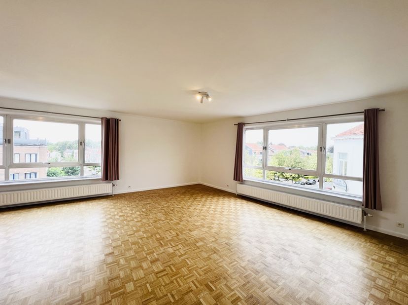 WOLUWE-SAINT-PIERRE, ideaal gelegen nabij Place Dumon en alle voorzieningen, licht APPARTEMENT (3 slaapkamers/1 badkamer/1 doucheruimte) van circa 130