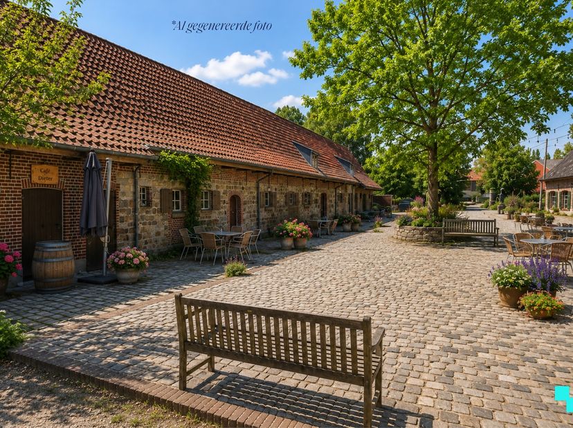 Op een ruim perceel van ca. 2,3 hectare bevindt zich deze veelzijdige hoeve met tal van mogelijkheden. Dit eigendom combineert de charme van een lande