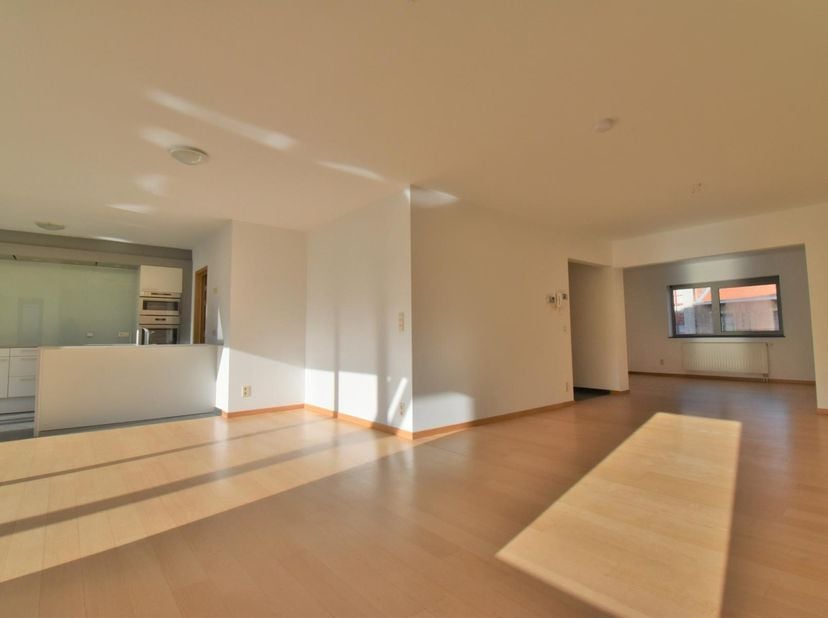 Prachtig duplex appartement luxueus afgewerkt, ideaal gelegen in het centrum van Tervuren. <br />
Dit appartement is gelegen op het eerste verdiep van
