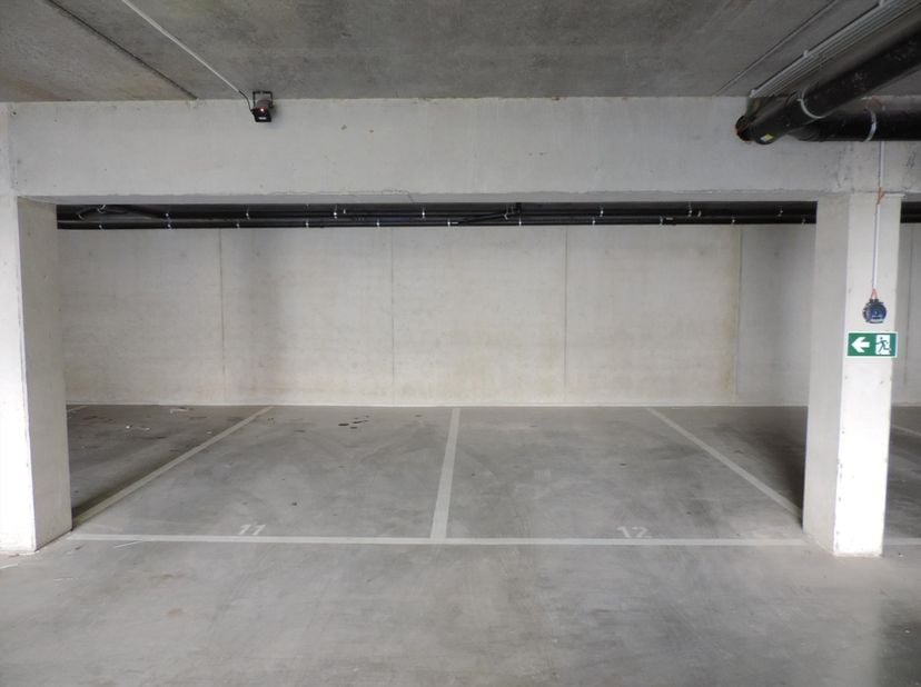Residentie San Siro: ondergrondse autostandplaats 11 te huur op uitstekende ligging vlakbij station, hogeschool met toegangspoort automatische poort t