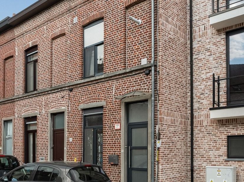 Gerenoveerde woning in hartje Leuven, op slechts enkele min van oprit Herent, op 200m van het gezellige Bruulpark en op wandelafstand van de grote mar