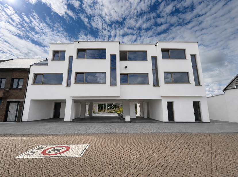 Kleinschalig nieuwbouwproject met alle comfort voor aangenaam wonen.<br />
Deze woning is rustig gelegen vlakbij het centrum van Schelle, openbaar ver