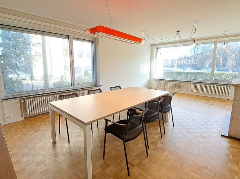 Brugge - Sint-Michiels - &amp;nbsp;Uniek en volledig gerenoveerd groot 3-gevel appartement met een strategische ligging in Sint-Michiels vlakbij het stati