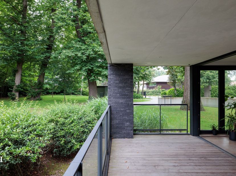 U kan het appartement virtueel bekijken en de documenten downloaden op www.irres.be. Bijkomende info en bezoeken via kasper@irres.be of bel 0471 53 76