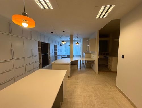                                         Bien commercial à louer à Maaseik, € 570

