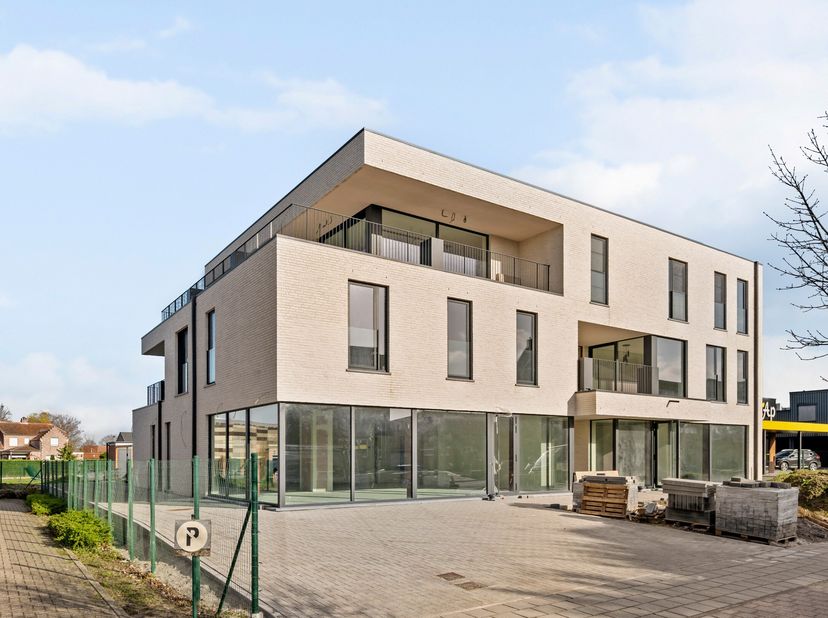 À la recherche d'un espace de bureau entièrement prêt à l'emploi dans un emplacement de premier choix ? Cet espace moderne de 151,92 m² est parfait po