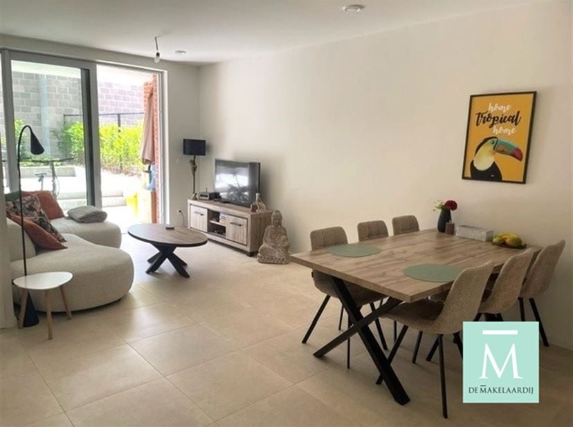 Gelijkvloers nieuwbouwappartement met 2 slaapkamers en terras/tuin op toplocatie!<br />
Wil je wonen nabij het centrum van Lier en toch in een groene