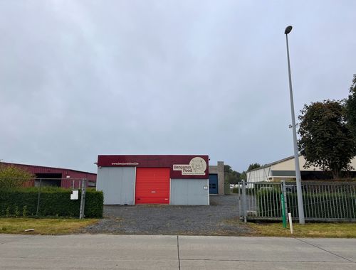                                         Bâtiment d’entreprise à louer à Eke, € 4.500
