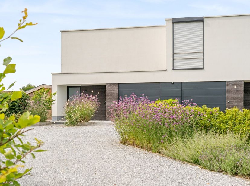 Ontdek deze instapklare BEN-woning waar comfort en duurzaamheid perfect samenkomen!<br />
Deze energiezuinige gezinswoning werd met oog voor kwaliteit