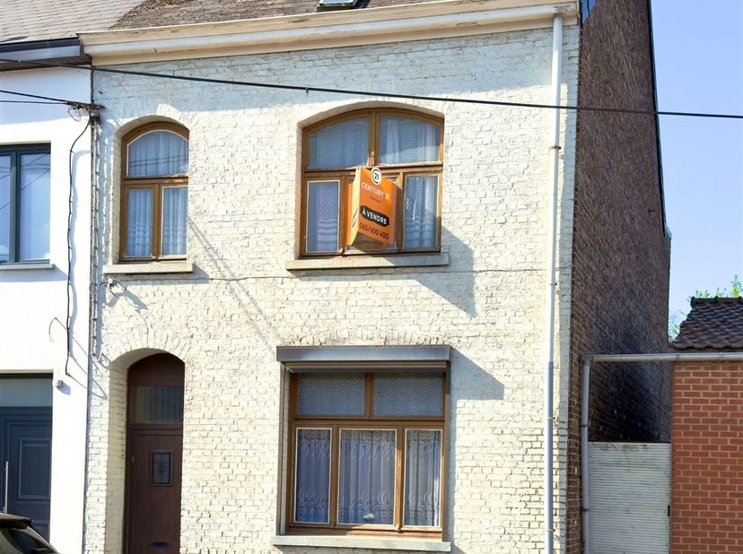 REF : 5160 - Rue Louis Caty, 8 à 7390 Quaregnon<br />
Découvrez cette maison 3 façades à vendre, idéalement placée près de la gare, des routes princip