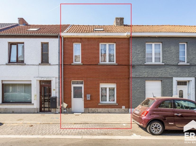 Vous recherchez une maison abordable et prête à emménager, située au centre de Ninove ? Cette maison dans la Pollarestraat est idéale pour starters, j