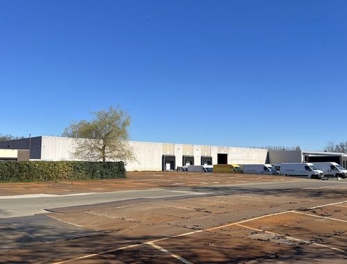                                         Bâtiment d’entreprise à louer à Sint-Niklaas, € 24.803
