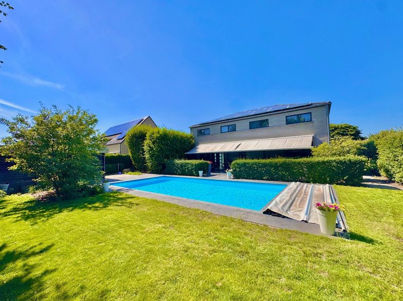 Huis te koop in Leo Steelstraat 12,
                    9940 Sleidinge