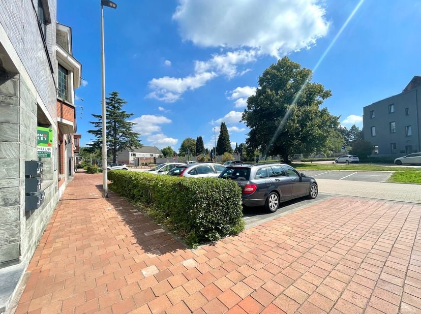 Vlakbij het groene Campo Santoplein met zicht op Unesco erfgoed alsook op 5 minuten fietsen van centrum Gent staat dit comfortabel en volledig vernieu