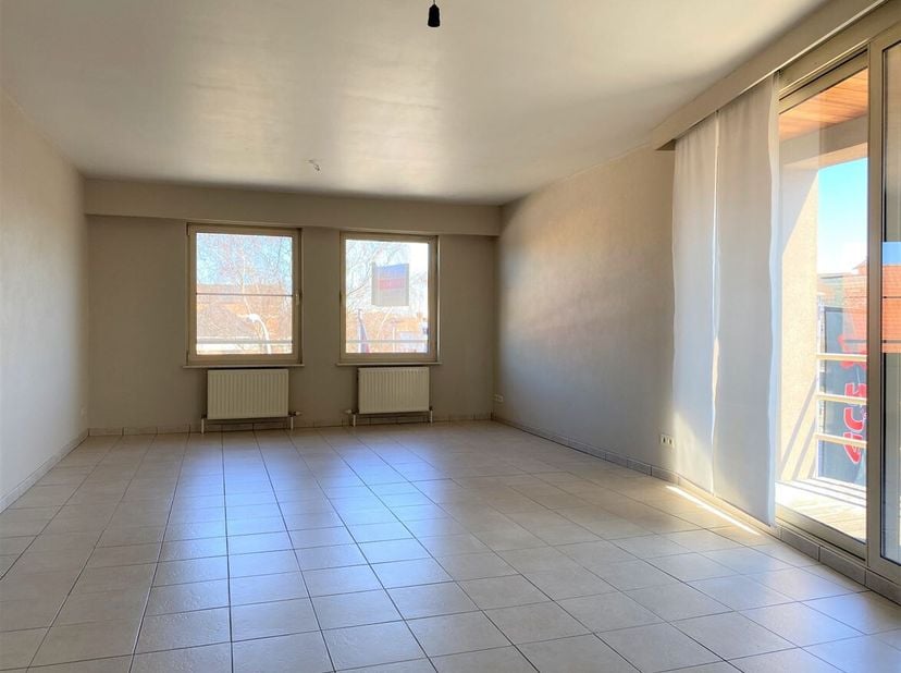 Appartement met 1 slaapkamer, terras en autostaanplaats op uitstekende locatie in Heist-Op-Den-Berg<br />
Ligging: Dit appartement is gelegen op wande