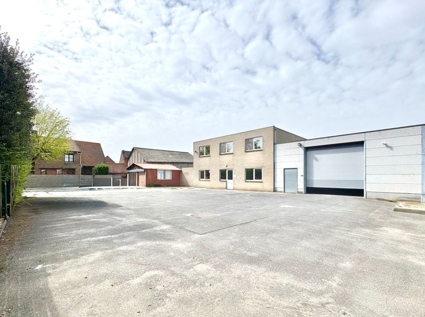 TE KOOP - GRENS WAREGEM/ ANZEGEM - Vichte, Knokstraat 31 A - MAGAZIJNEN-BEDRIJFSGEBOUWEN OP EN MET GROND | 3.941 M²<br />
Magazijnen/ Bedrijfsgebouwen