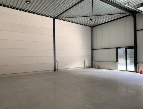                                         Entrepôt à louer à Ieper, € 600
