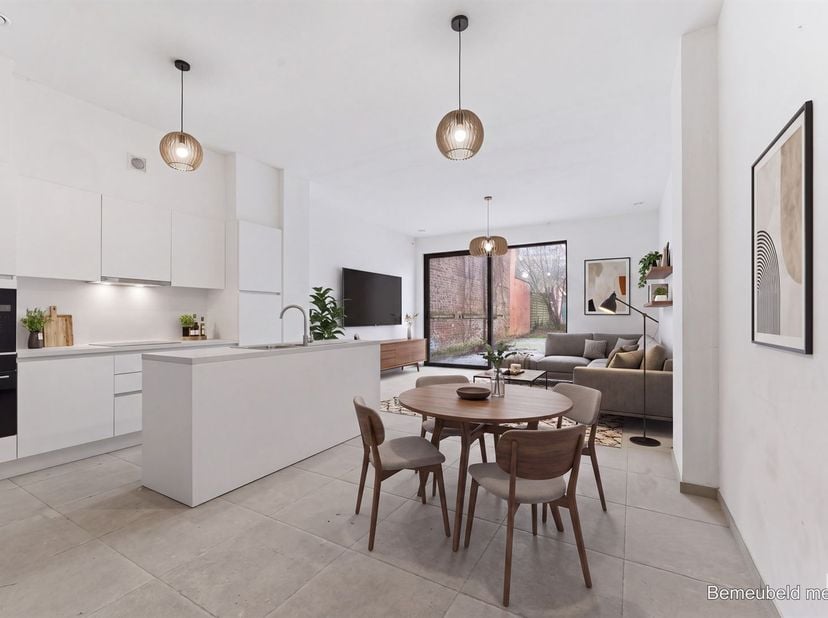 In de Rijselstraat te Ieper vinden we dit nieuwbouw appartement voorzien van 2 slaapkamers, terras en tuin.<br />
Het appartement biedt een ideale wo
