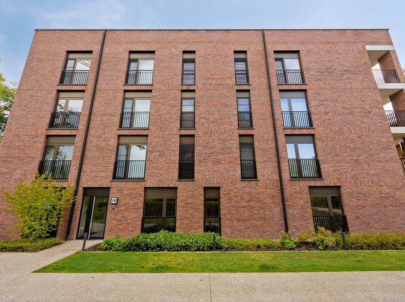 Zeer rustig gelegen te Diest in een doodlopende straat vindt u dit energiezuinige, nieuwbouw appartement. In residentie De Tuilerie werd gebruik gemaa